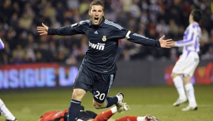 开云下载-莱奥引爆圣西罗，当个人英雄主义撕碎战术铁笼