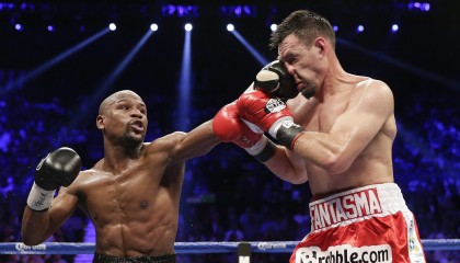 开云下载-霍勒迪接管加时，当国王戴上草根的王冠