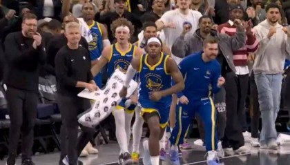 开云体育app-江苏队险胜山西队，库里高光表现