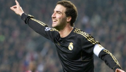 开云官网-欧冠决赛焦点战，雄鹿硬仗取胜鹈鹕，竞技之巅的共通法则