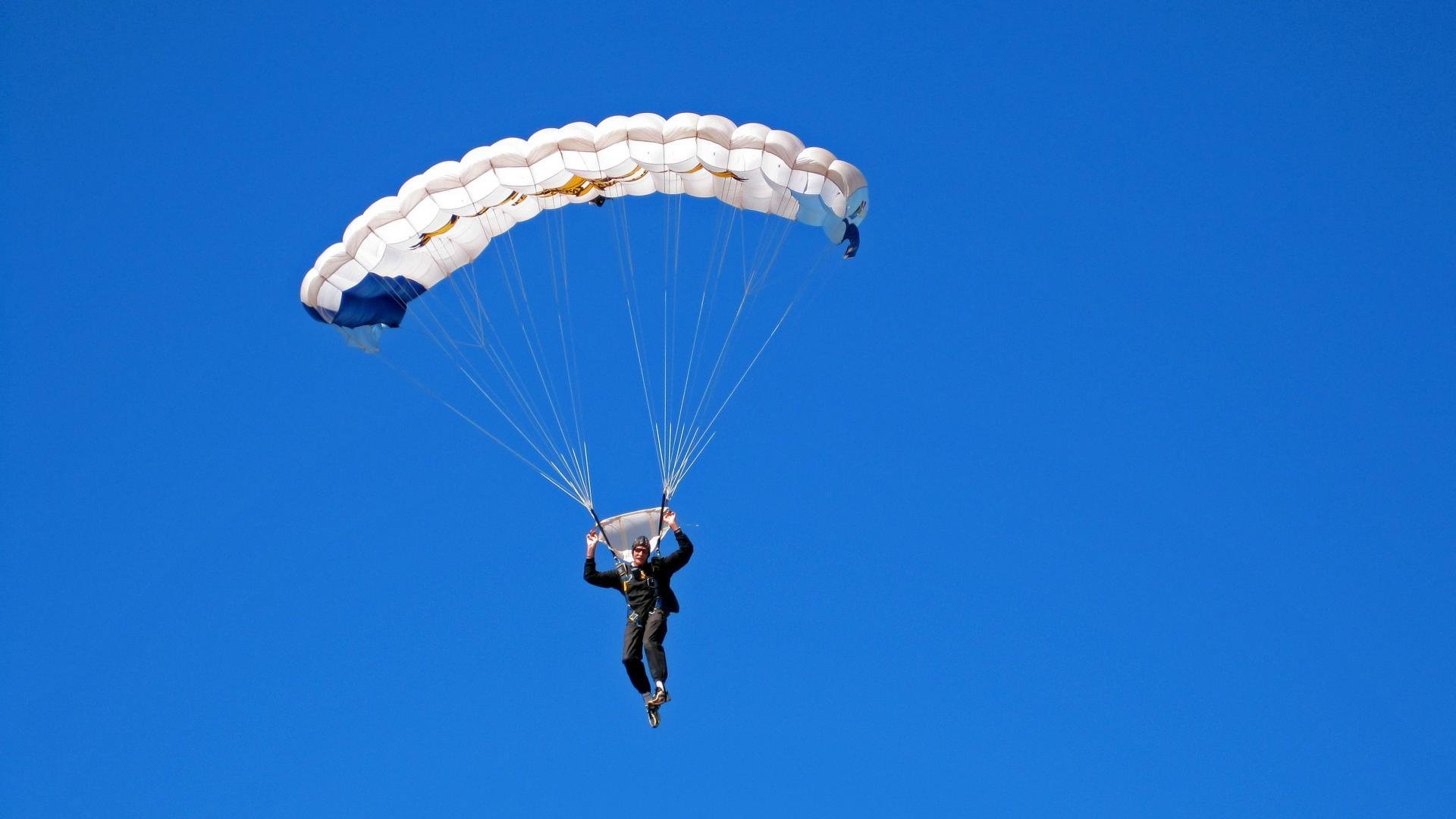 年度焦点之战之夜，爱德华兹关键回合不手软，诠释何为大心脏