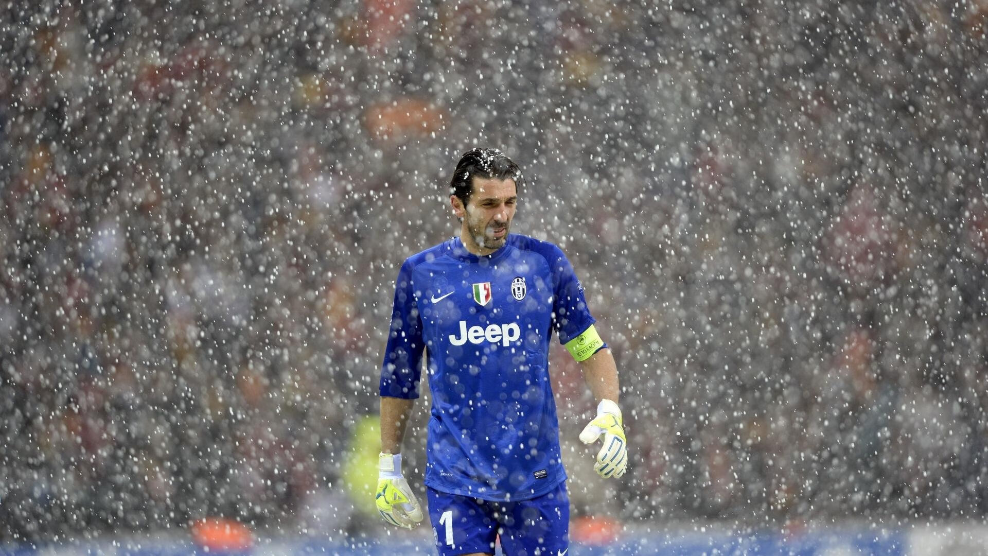 世界杯头名之争焦点战，日本逆转乌兹别克斯坦，阿方索·戴维斯主导比赛